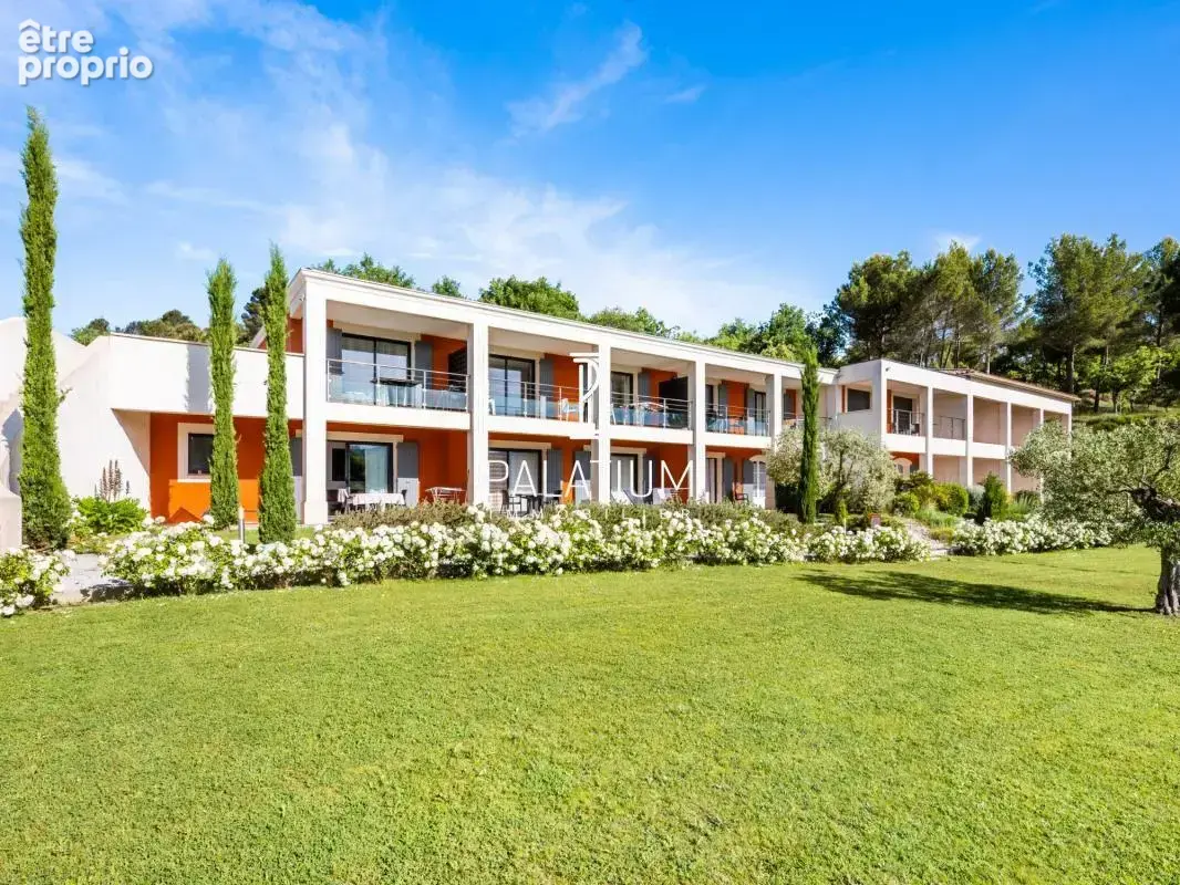 Studio rénové avec Terrasse - Résidence avec piscine - photo 3