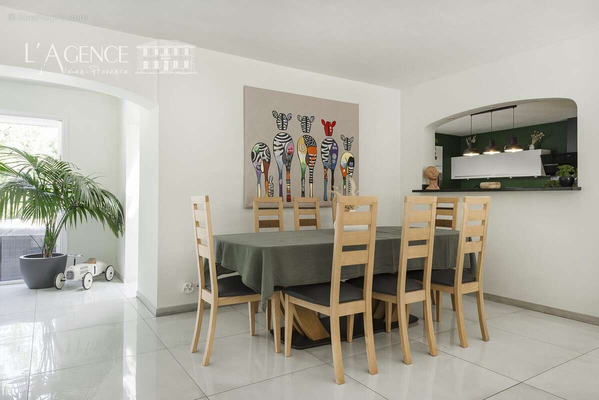 Maison 208 m² à Peynier  - photo 8