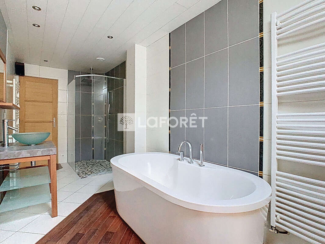 Maison 138 m² avec 4 chambres et jardin, Verrières - photo 5