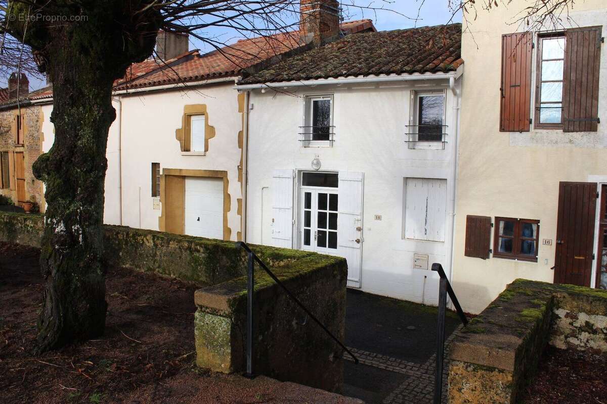 Maison à AVAILLES-LIMOUZINE
