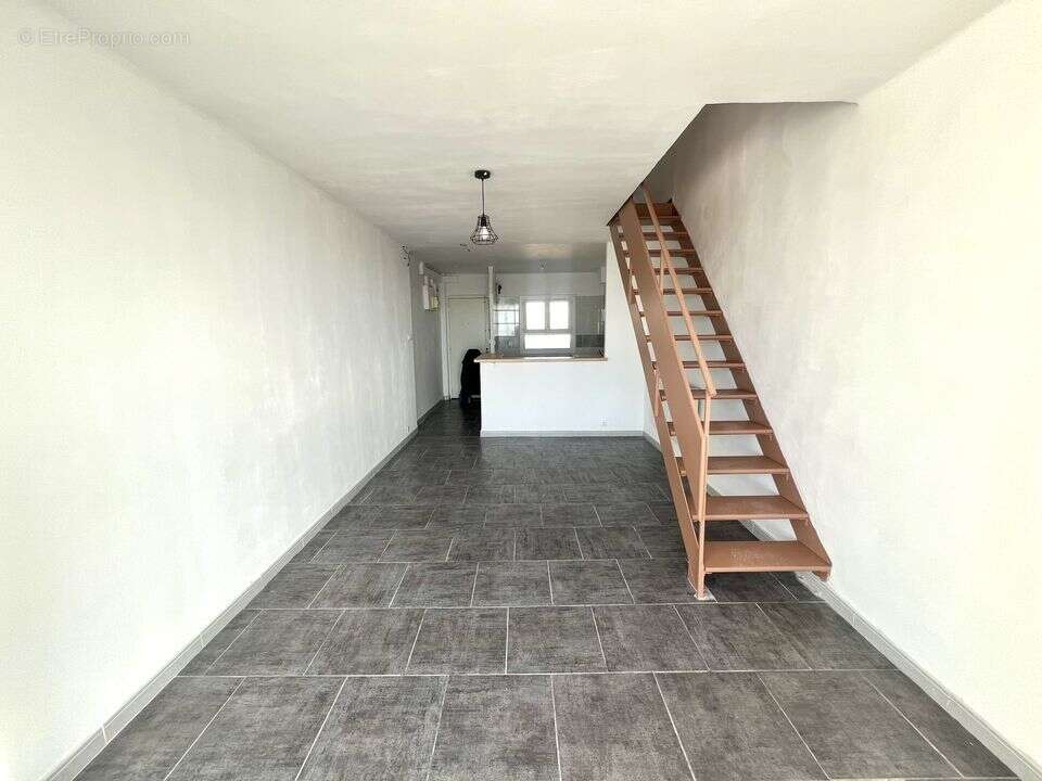 Appartement à MARSEILLE-4E