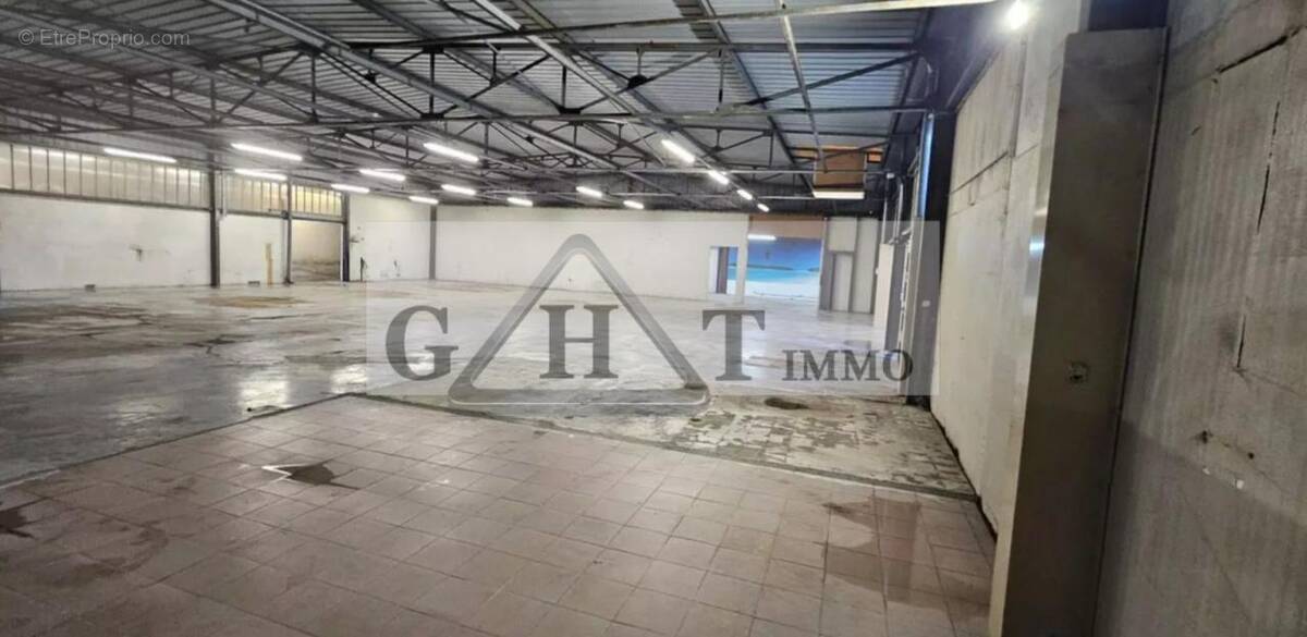 Commerce à THORIGNY-SUR-MARNE