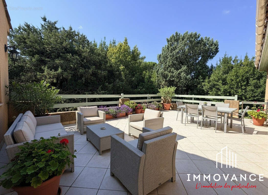 Maison 132 m² à Saint-Drezery  - photo 2