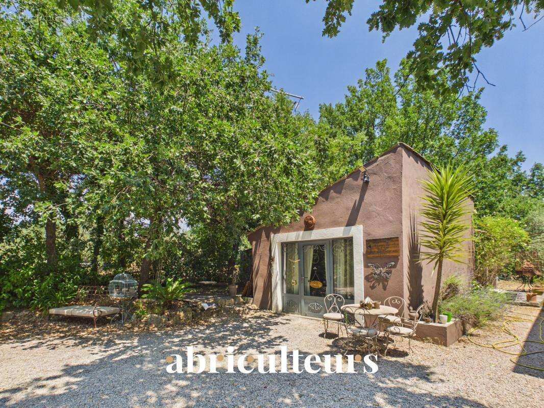 Spacieuse villa avec piscine et terrain d’environ 1 500 m² , dépendance et vue dégagée en vente à Callian (83440) - photo 16