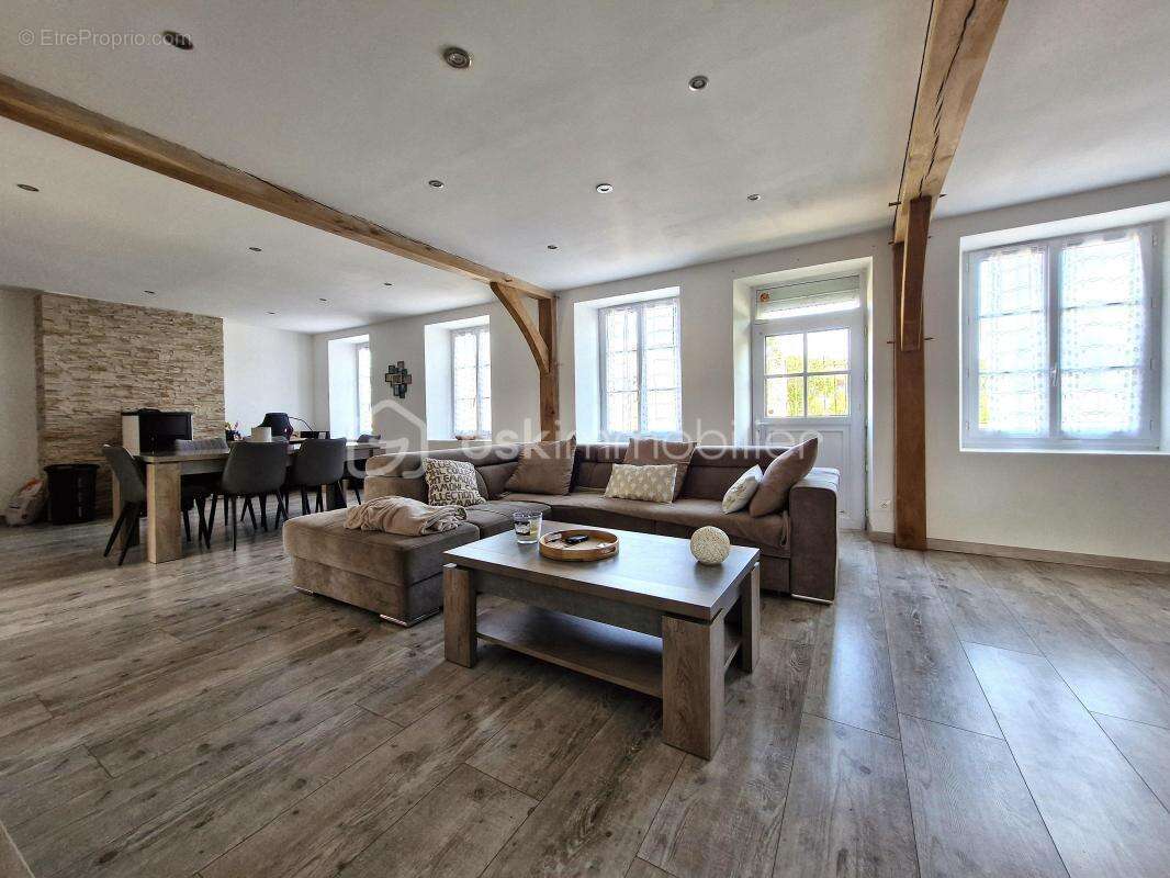 Maison à SAINT-GERMAIN-LA-VILLE