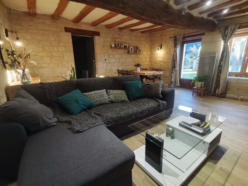 Maison à SAVIGNY-EN-VERON