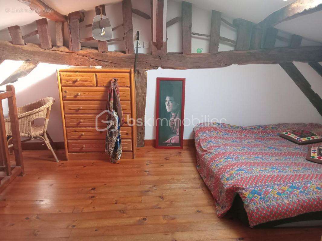 Charmante maison en pierre de 115m2 avec garage et dépendance sur son terrain clos de 800m2 à Camps-sur-l'Isle - photo 8
