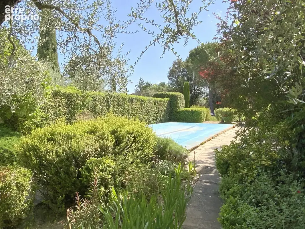Charmante maison avec terrain arboré et piscine  à Uzès. - photo 3