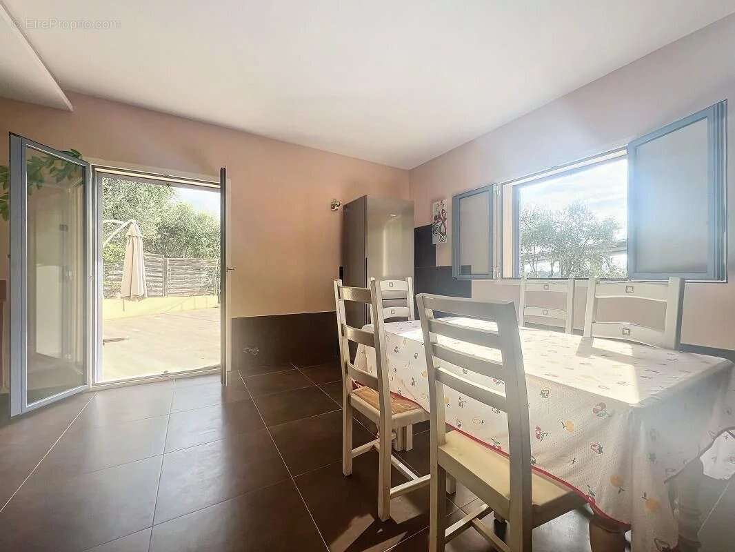 Menton, propriété de 250 m2 avec 2 000 m2 de terrain et piscine - photo 10