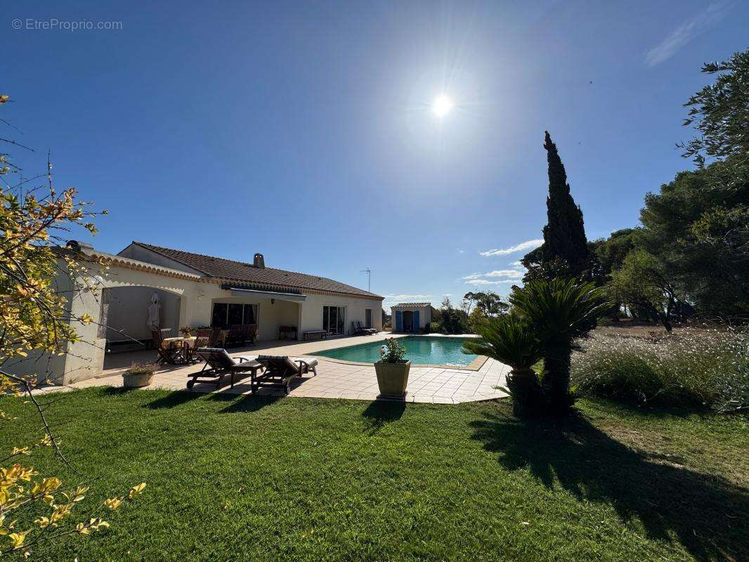 Propriété 179m² avec piscine - 23000m² de terrain - photo 10