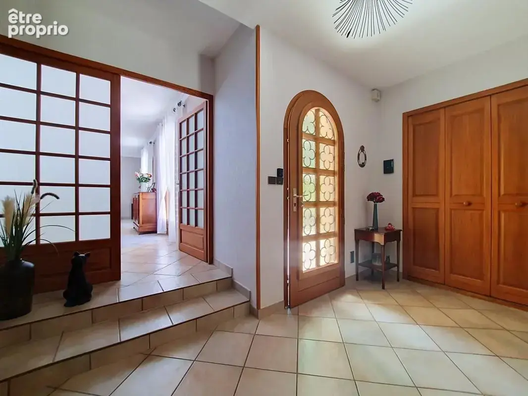 Maison - 4 Chambres - Double garage - Jardin - Piscine - Pool house - Terrasse couverte - photo 15
