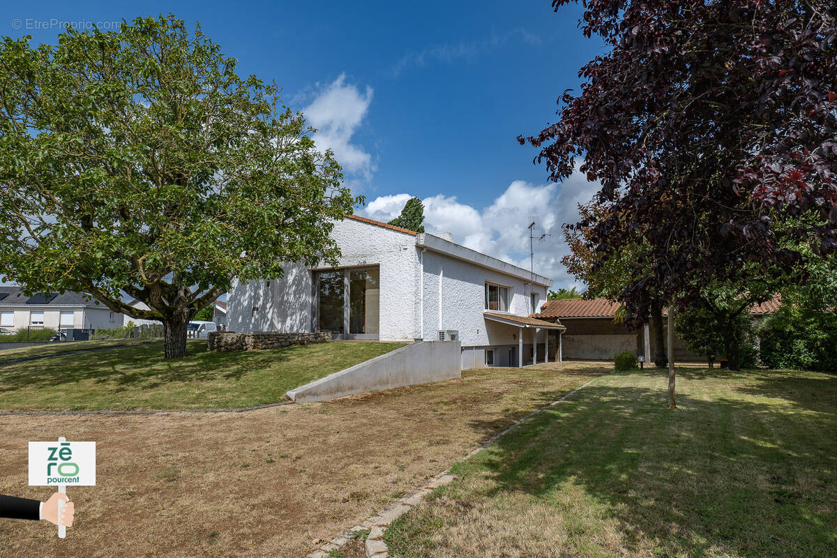Maison à LES HERBIERS
