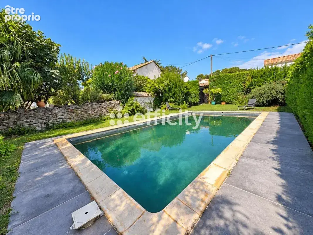 Maison 8 pièces 202 m² à vendre à Pont-Saint-Esprit (30130) - photo 2