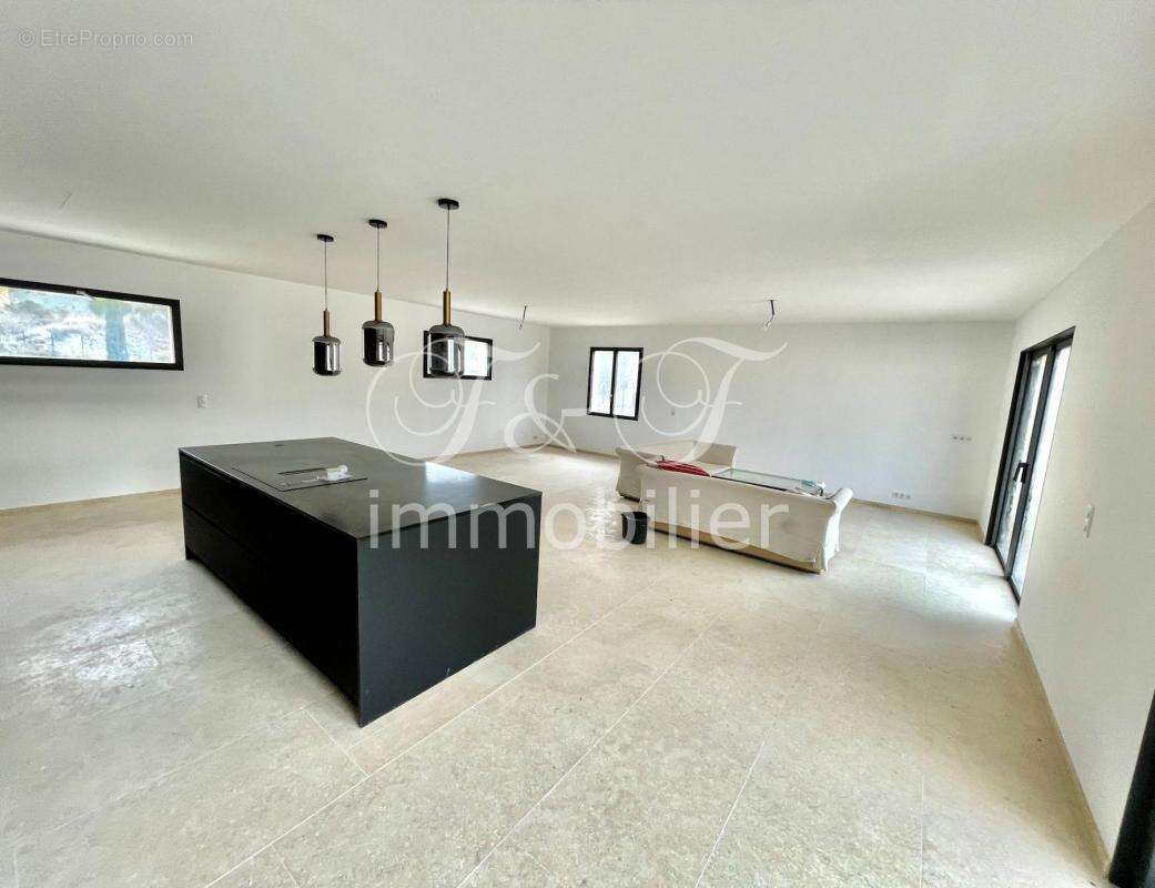 Maison à SAINT-SATURNIN-LES-APT