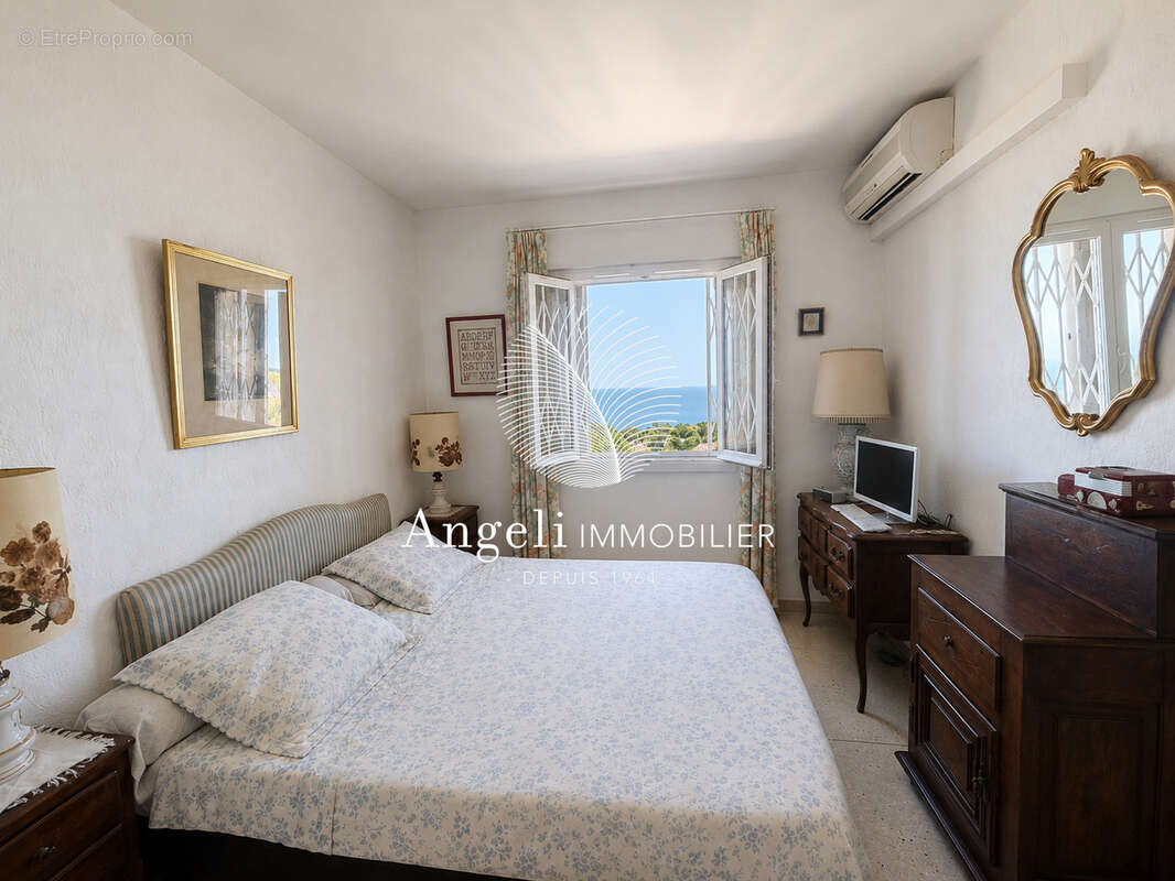 Maison à ROQUEBRUNE-SUR-ARGENS