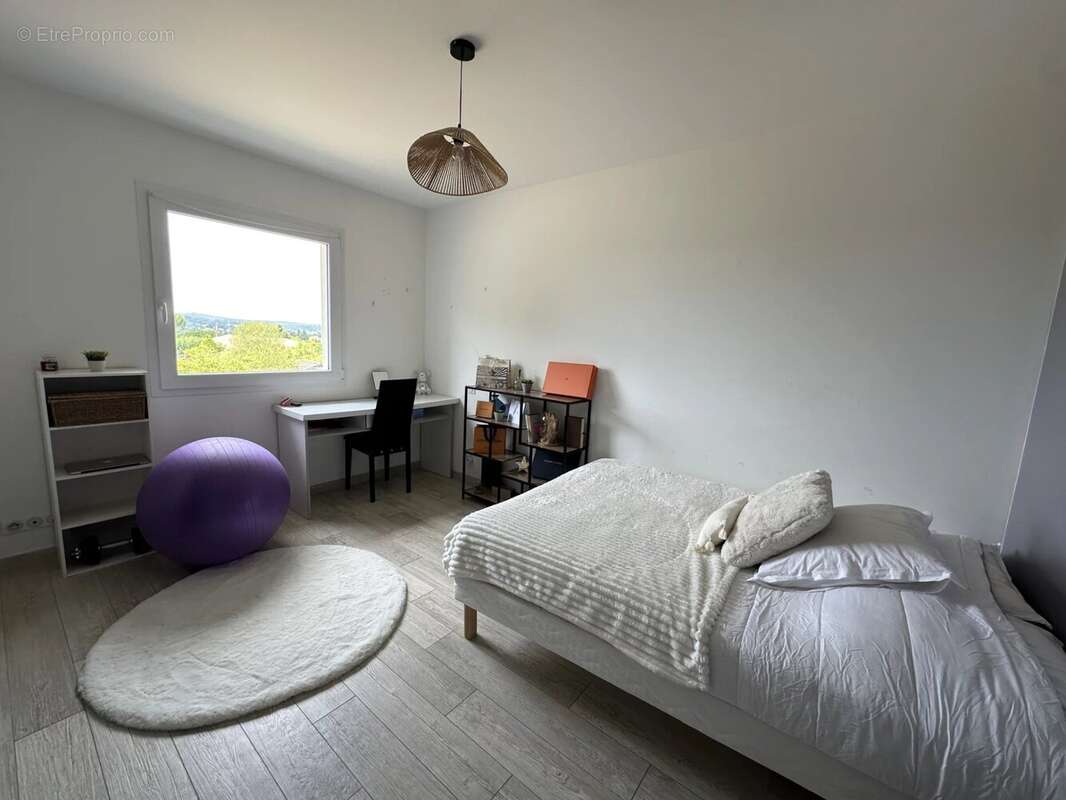 Maison d'architecte avec vue dominante, terrain et garage. - photo 9