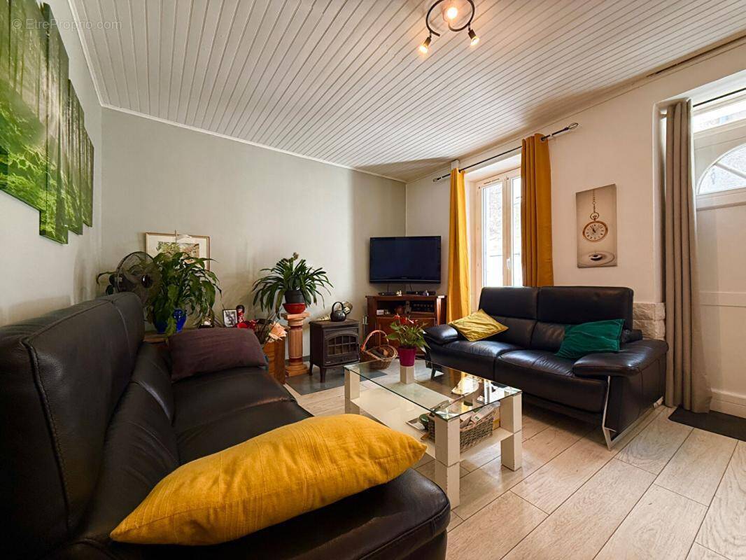 Maison à JAUJAC