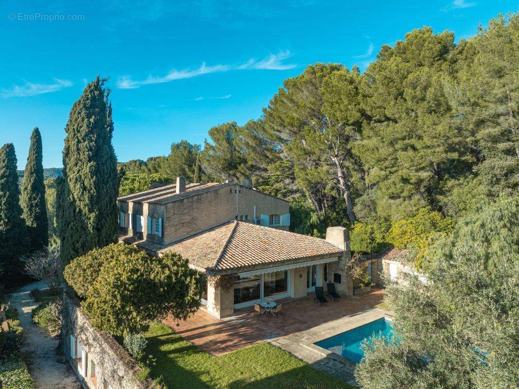 Propriété authentique de 400m² avec Vue Mer à Sanary-sur-Mer - photo 2