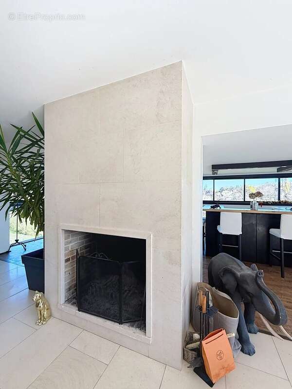 Vaste maison contemporaine dans un cadre verdoyant - photo 7