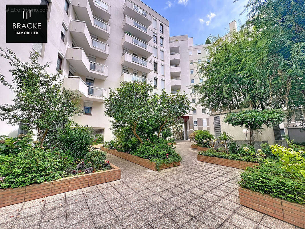 Appartement à COURBEVOIE