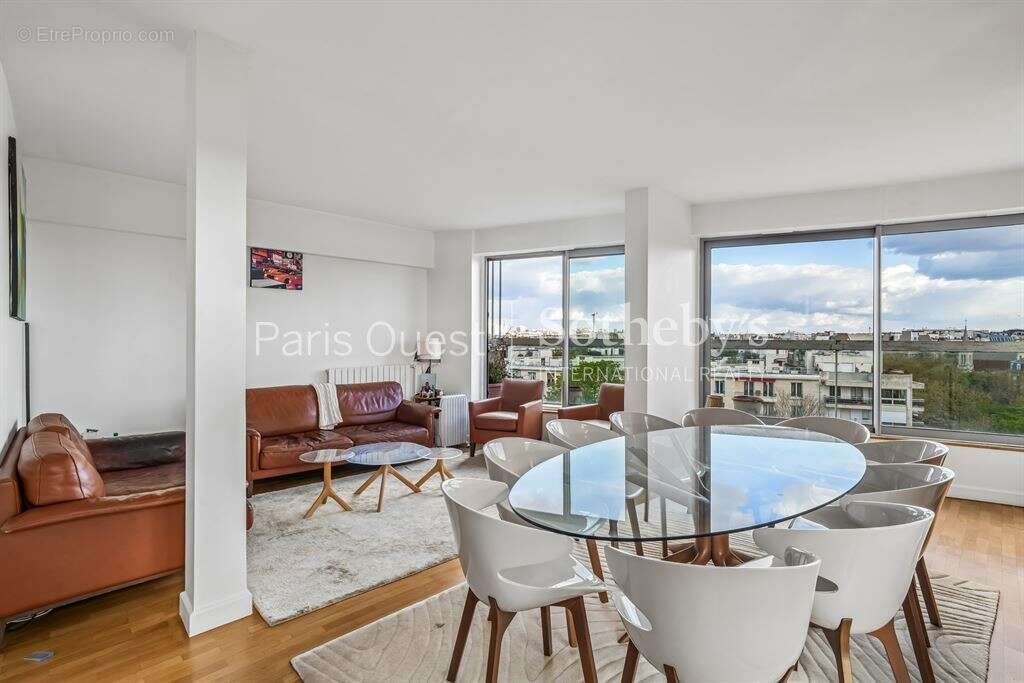 Appartement à NEUILLY-SUR-SEINE