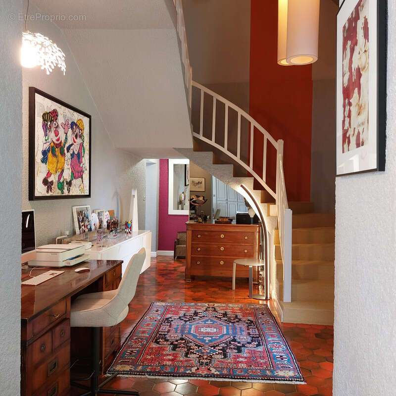 Maison à vendre 13 pièces MONTAUBAN (82), salle de reception, parking, bureaux, cave, dépendances,  parc de 8000m2, 2 entrées in - photo 12