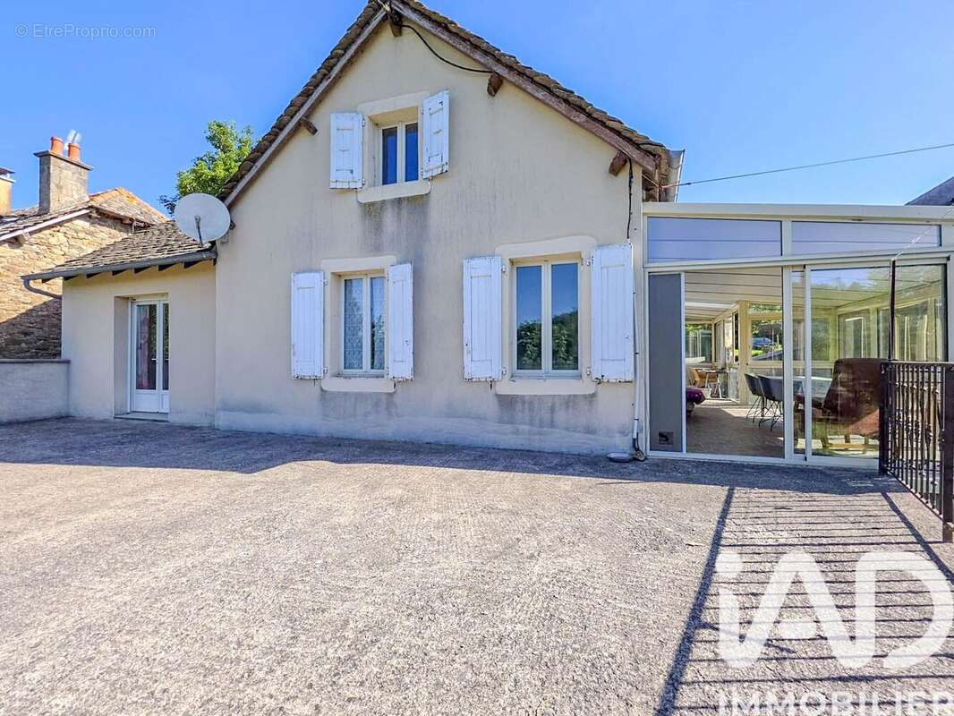 Photo 2 - Maison à SALLES-CURAN