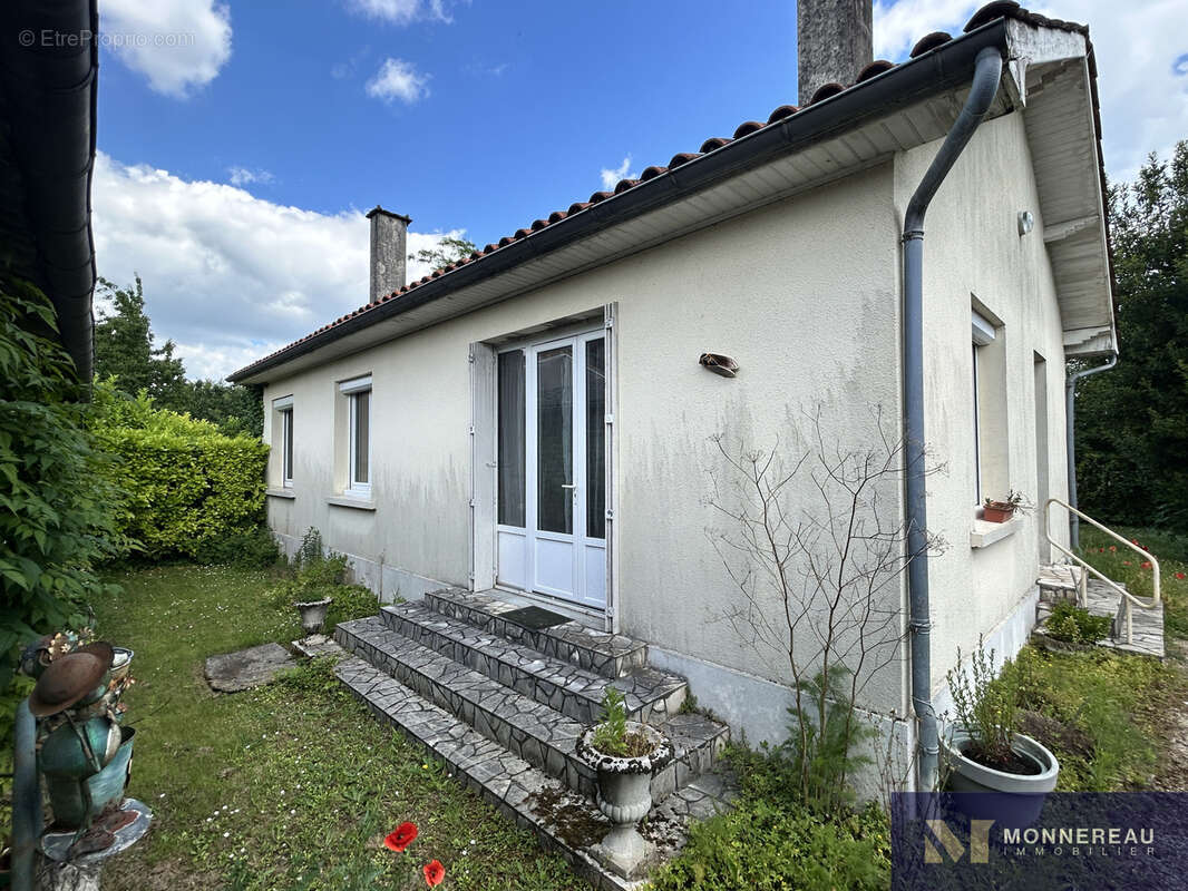 Maison à BAIGNES-SAINTE-RADEGONDE