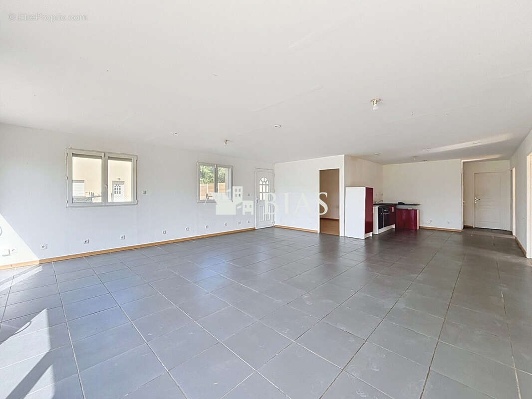 Maison 108 m² à Criquebeuf-La-Campagne  - photo 5