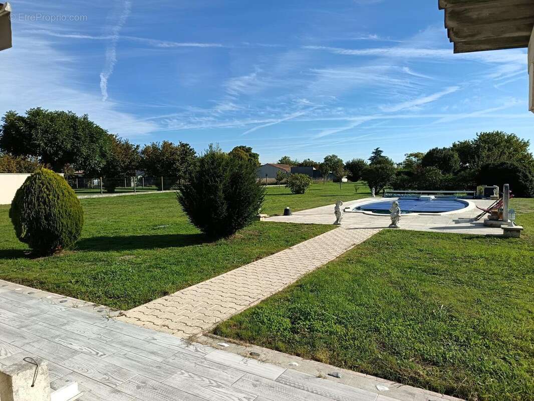 Photo 2 - Maison à CHATEAUBERNARD