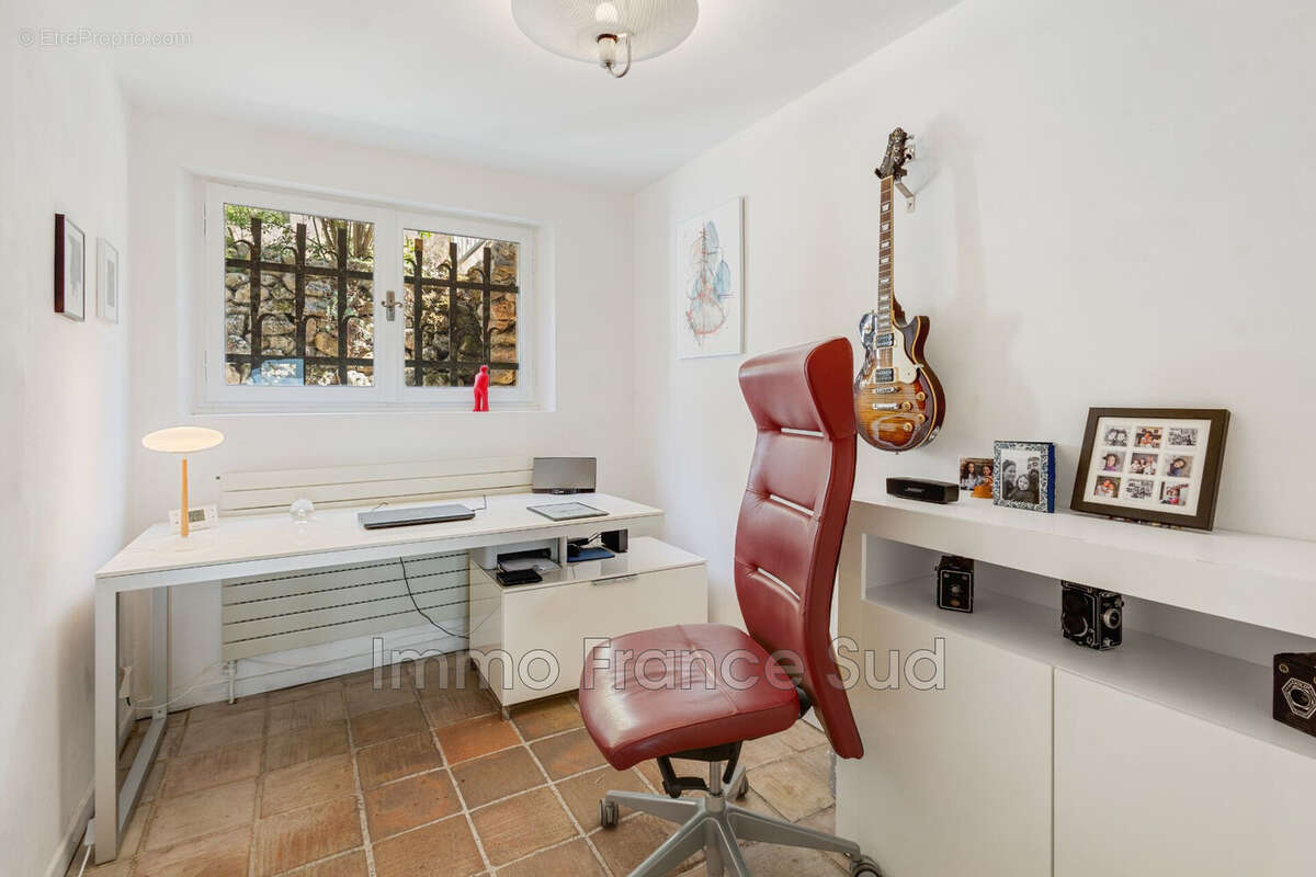 Maison 350 m² à Tourtour  - photo 9