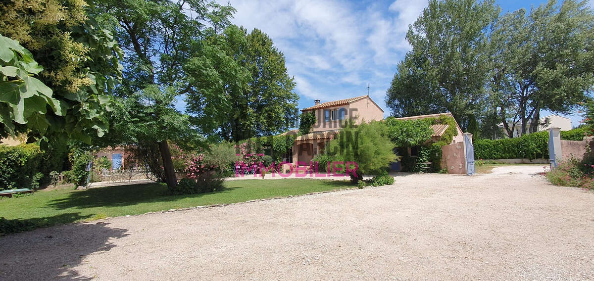 Maison à L'ISLE-SUR-LA-SORGUE