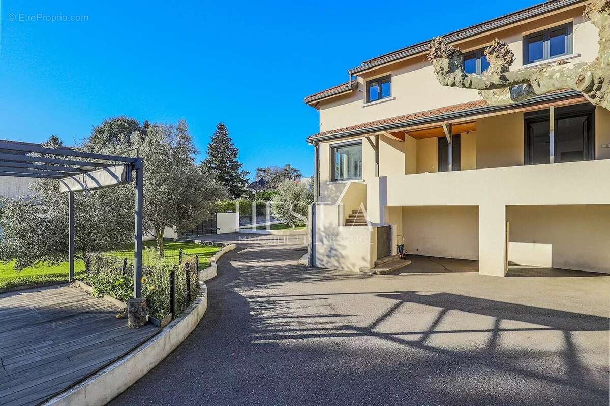 Maison à CALUIRE-ET-CUIRE