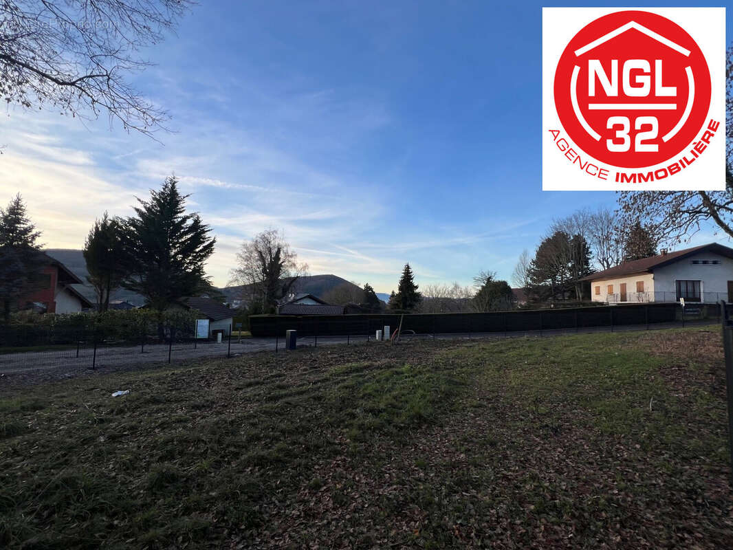 Terrain à VILLY-LE-PELLOUX