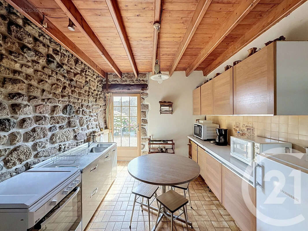 Maison 134 m² à Le Vieux-Marche  - photo 9