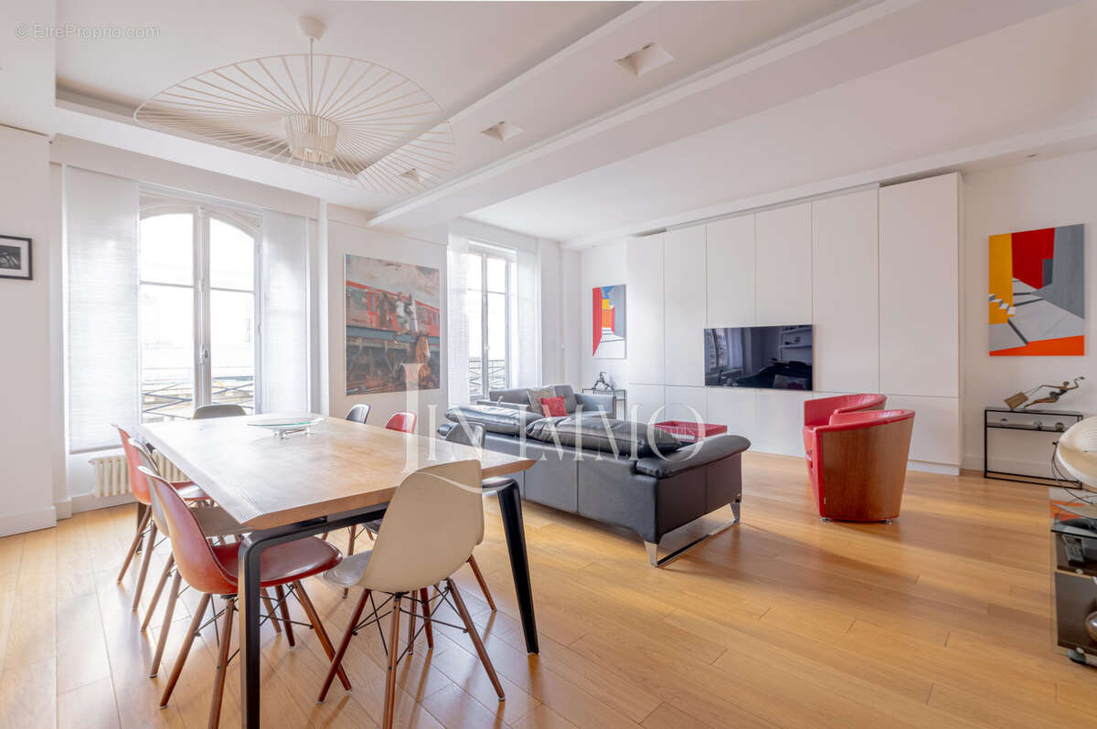 Appartement à PARIS-16E