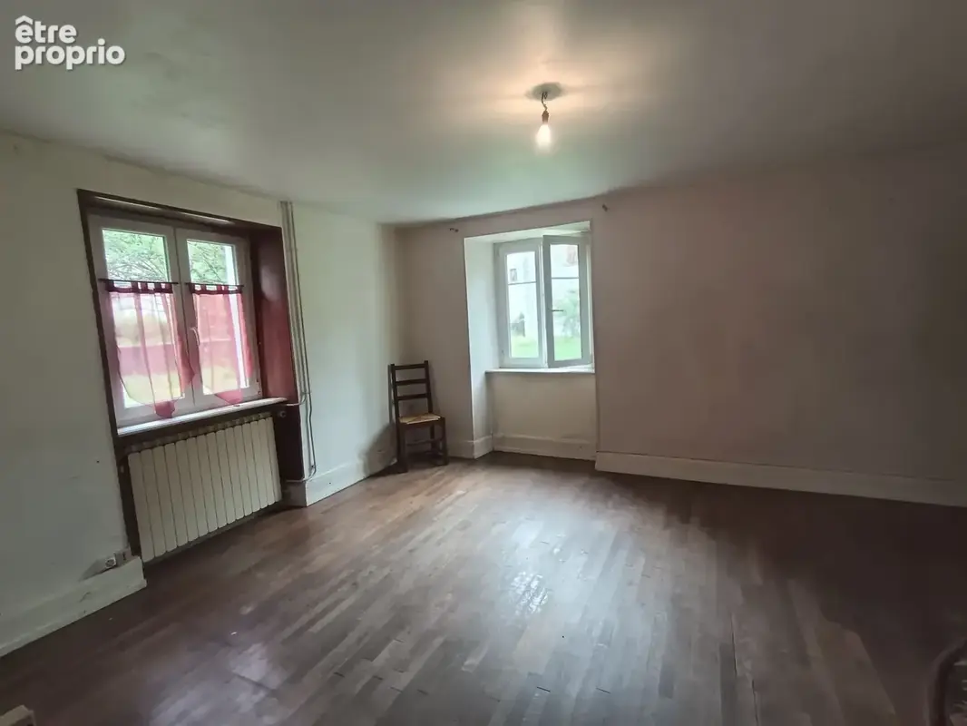 Maison sans vis à vis de deux appartements avec un très beau terrain avec un garage . - photo 12