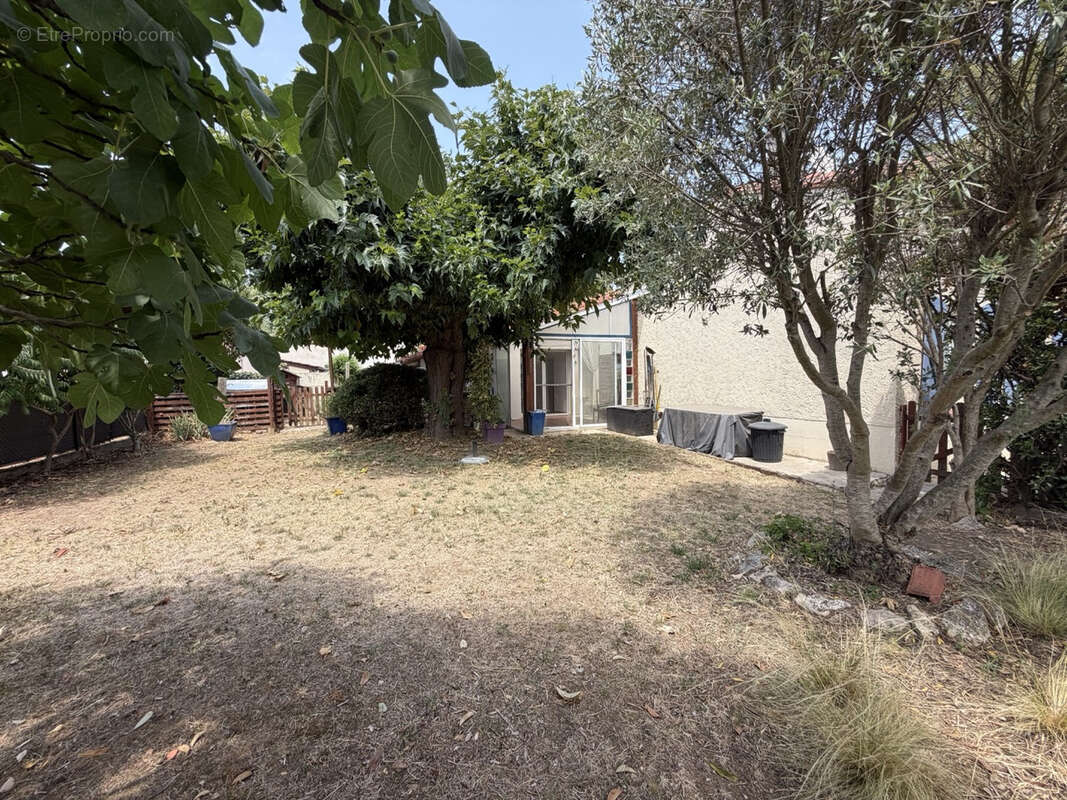 LEGUEVIN : Maison de ville 4 pièces avec garage et jardin - photo 13