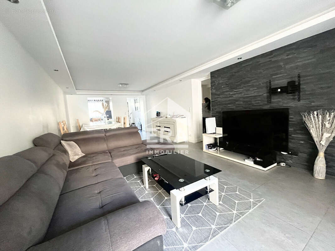 Maison à SARTROUVILLE