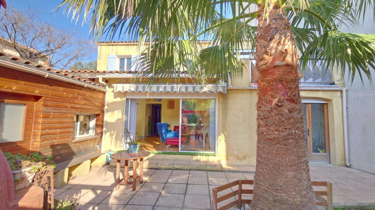 CANNES-LA-BOCCA à vendre maison 6 pièces de 131 m2 sur un terrain de 386 m2 avec piscine hors sol - photo 8