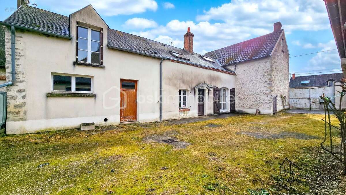 Maison en pierre à rénover – 141 m² – Dépendances – Terrain clos 645 m² - photo 17