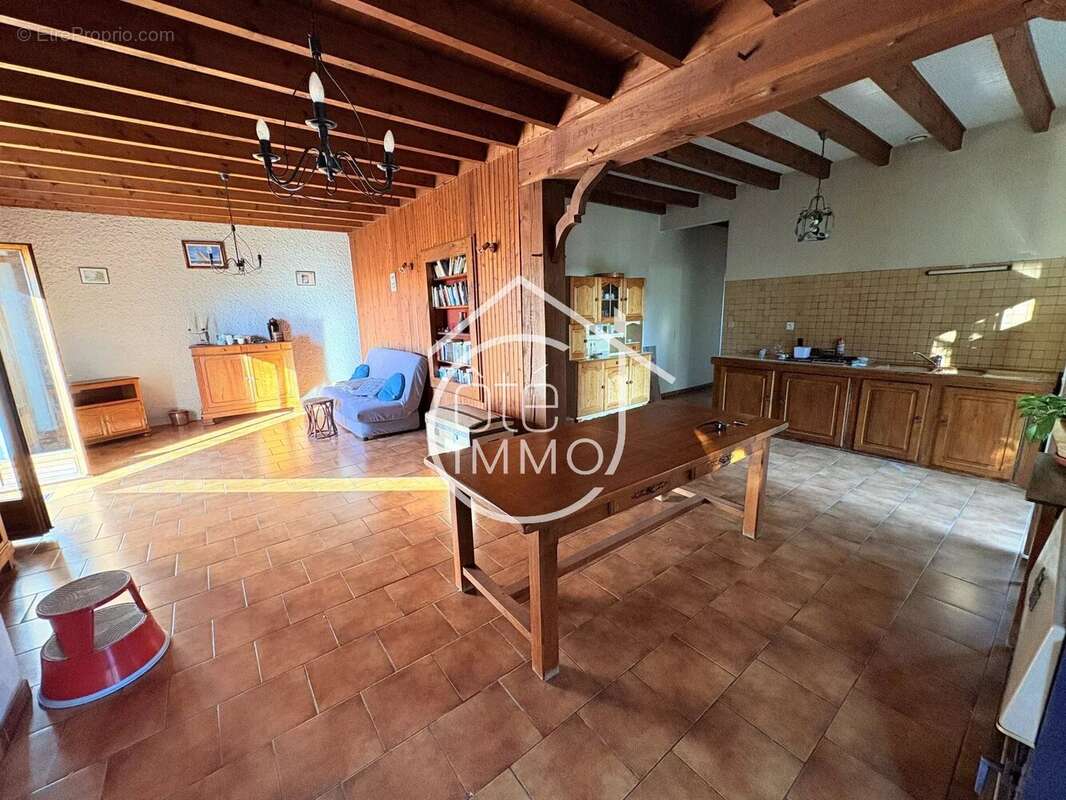 PRIGONRIEUX : Maison de plain-pied 5 pièces de 110m² avec jardin - photo 2