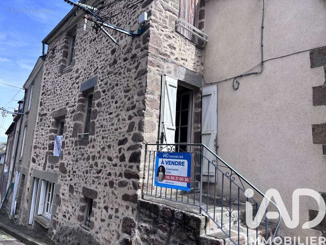 Photo 2 - Maison à AMBRIERES-LES-VALLEES