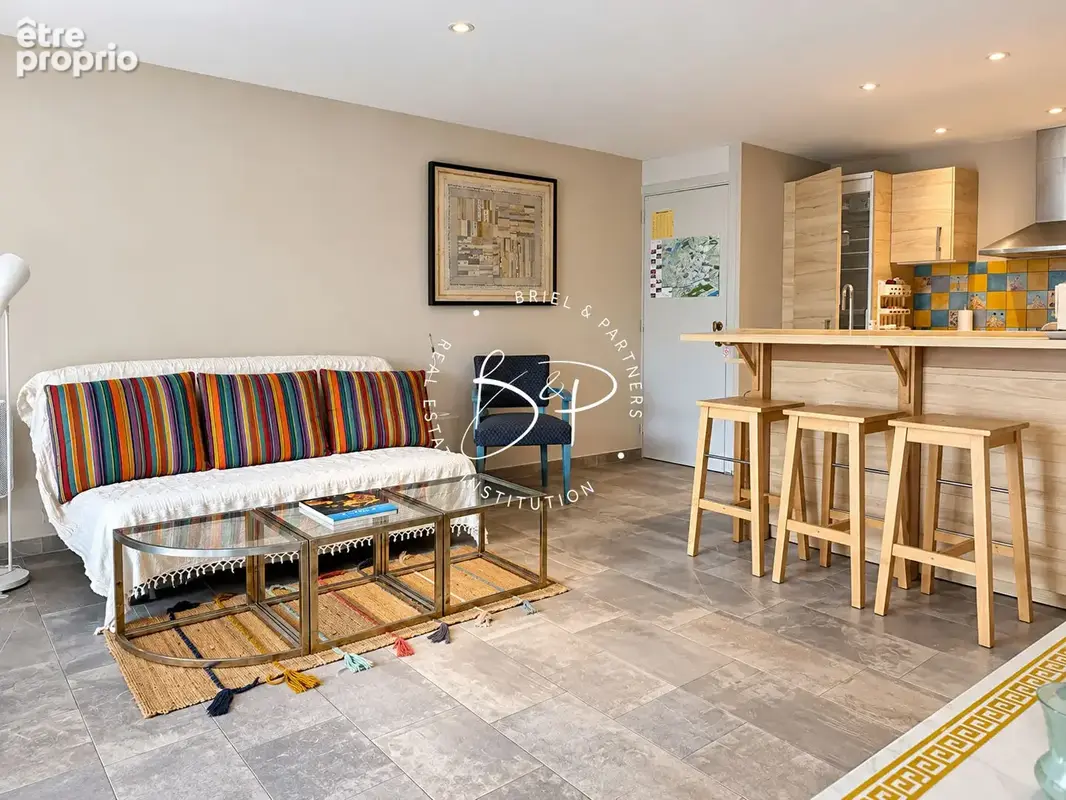 LORGUES ? Propriété avec vue dominante, piscine et appartement indépendant - photo 9