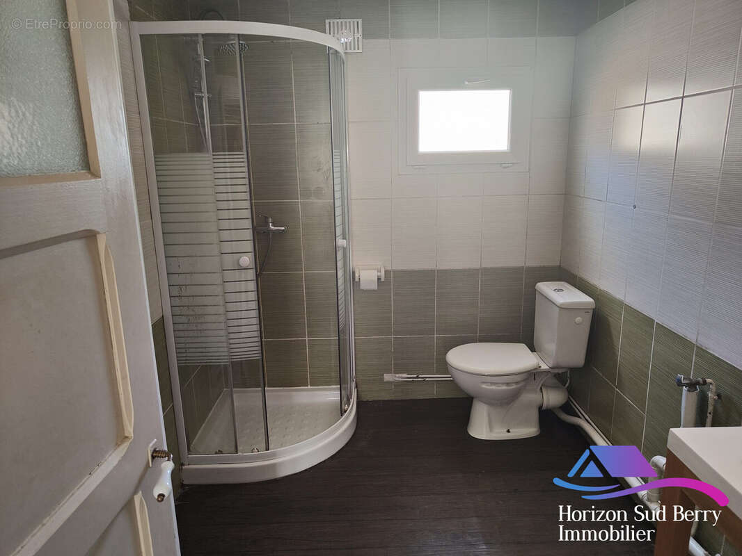 Salle d&#039;eau / WC - Maison à BRIANTES