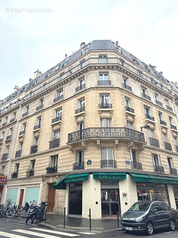 Appartement à PARIS-17E