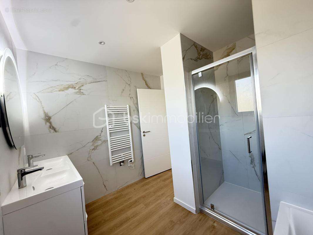 Maison à MONTREUIL-LE-GAST