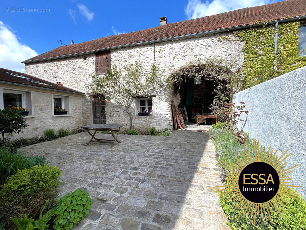 Maison à CRESPIERES