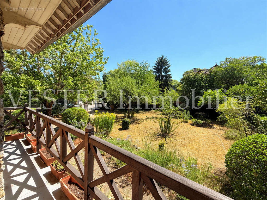 PARIS JARDINS - Belles Meulière sur un terrain de 1 500 m² - photo 7