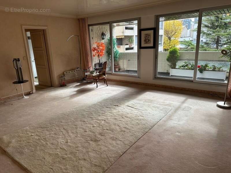 Appartement à PARIS-7E